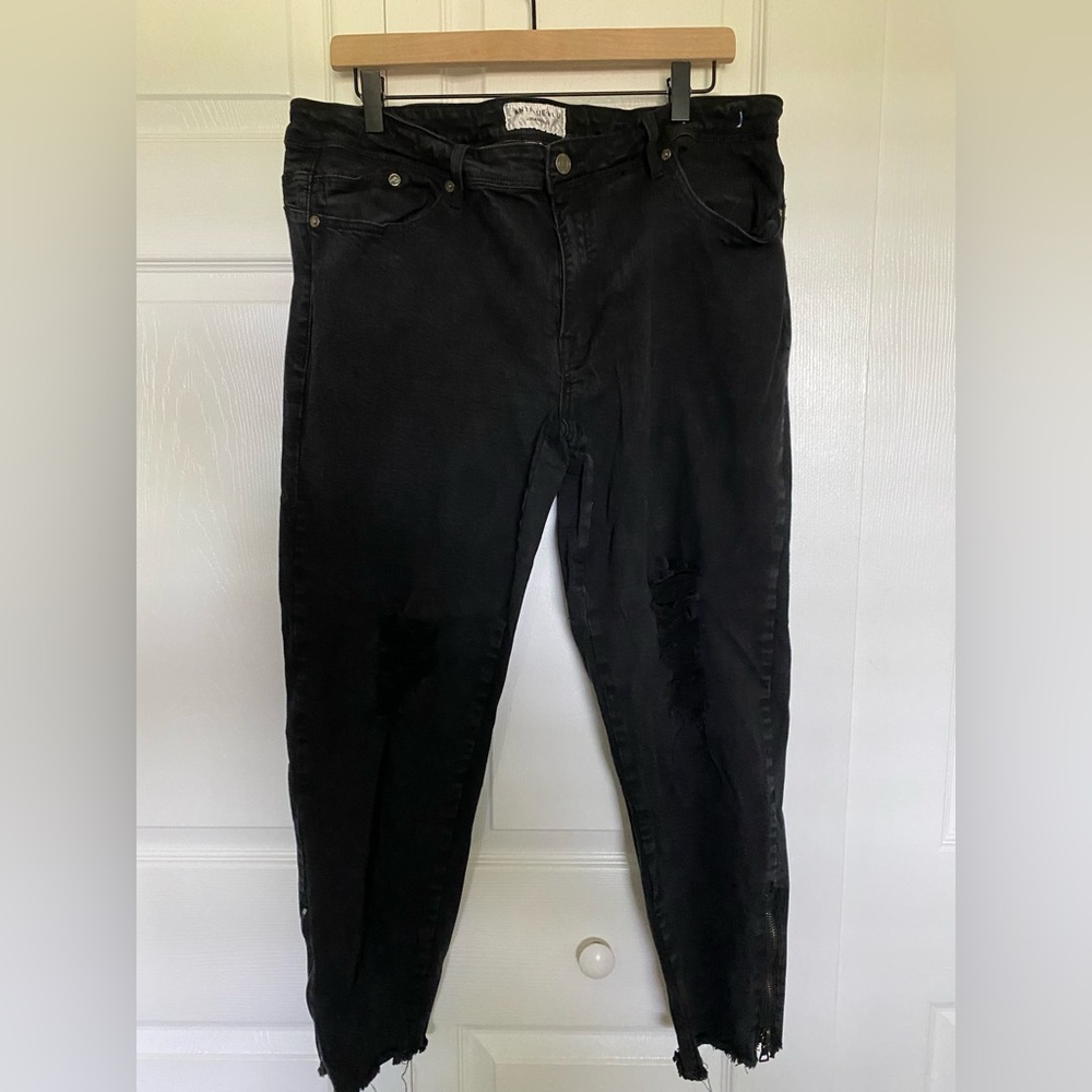 🔥 Distressed GUC Antique Blu Jeans with Zipper Ankle Detail